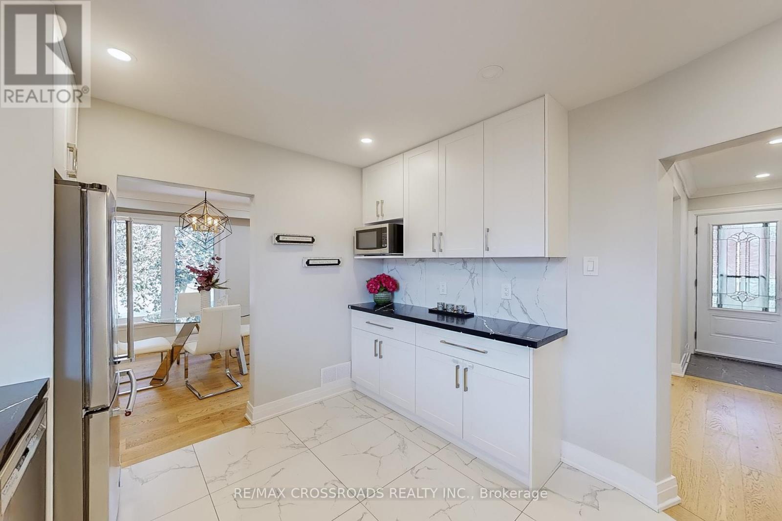 55 Elvaston Drive, Toronto, Ontario  M4A 1N2 - Photo 11 - C12421149