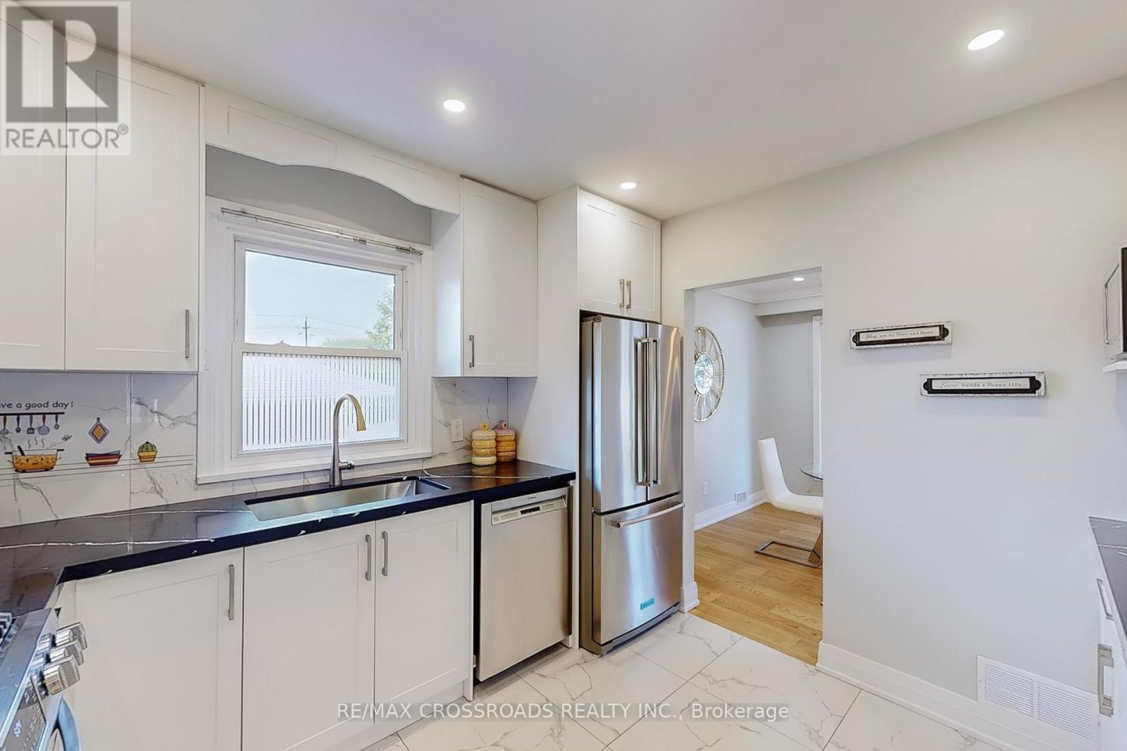55 Elvaston Drive, Toronto, Ontario  M4A 1N2 - Photo 12 - C12421149