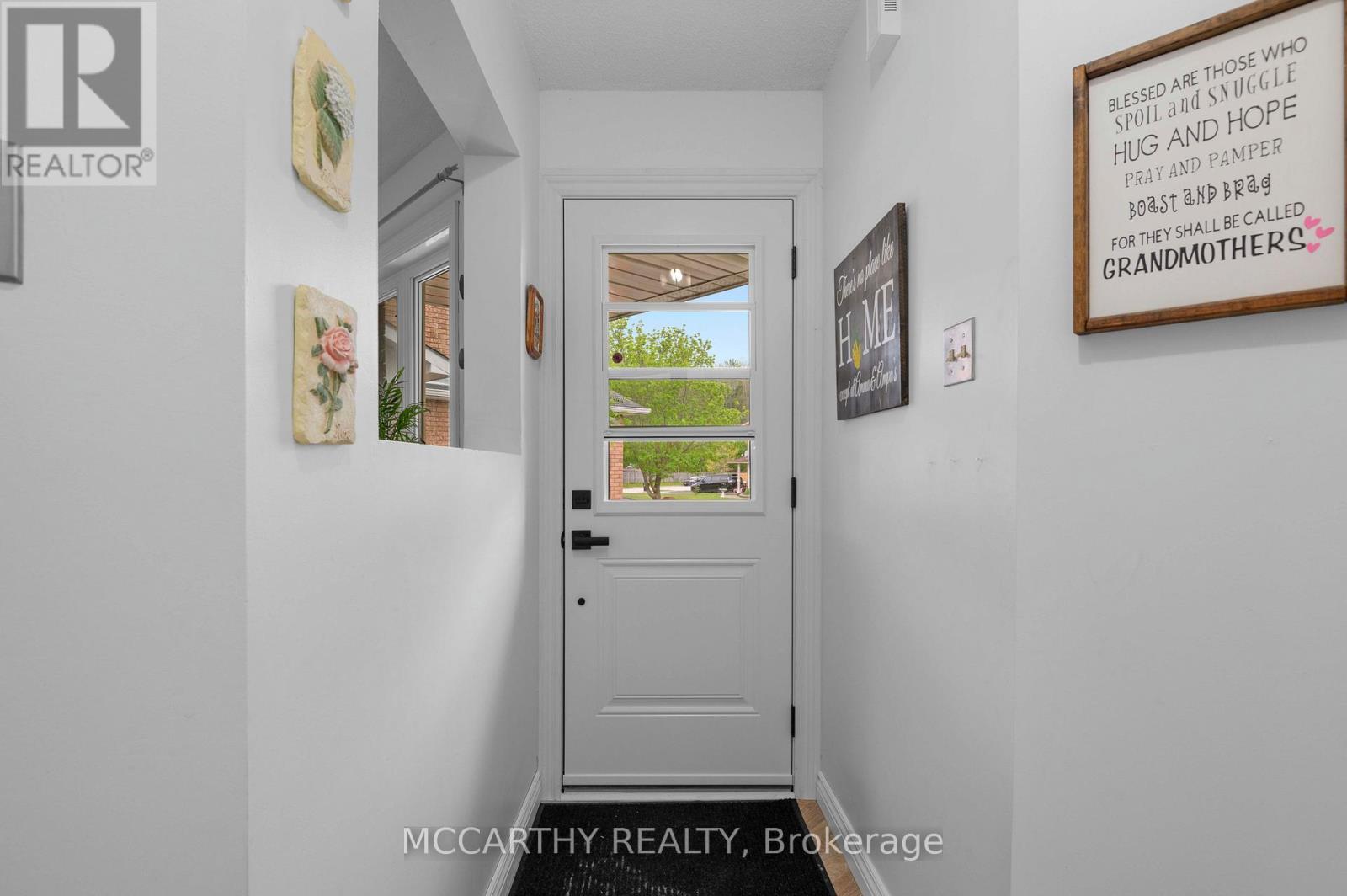 34 Corrie Crescent, Essa, Ontario  L3W 0J9 - Photo 3 - N12160392