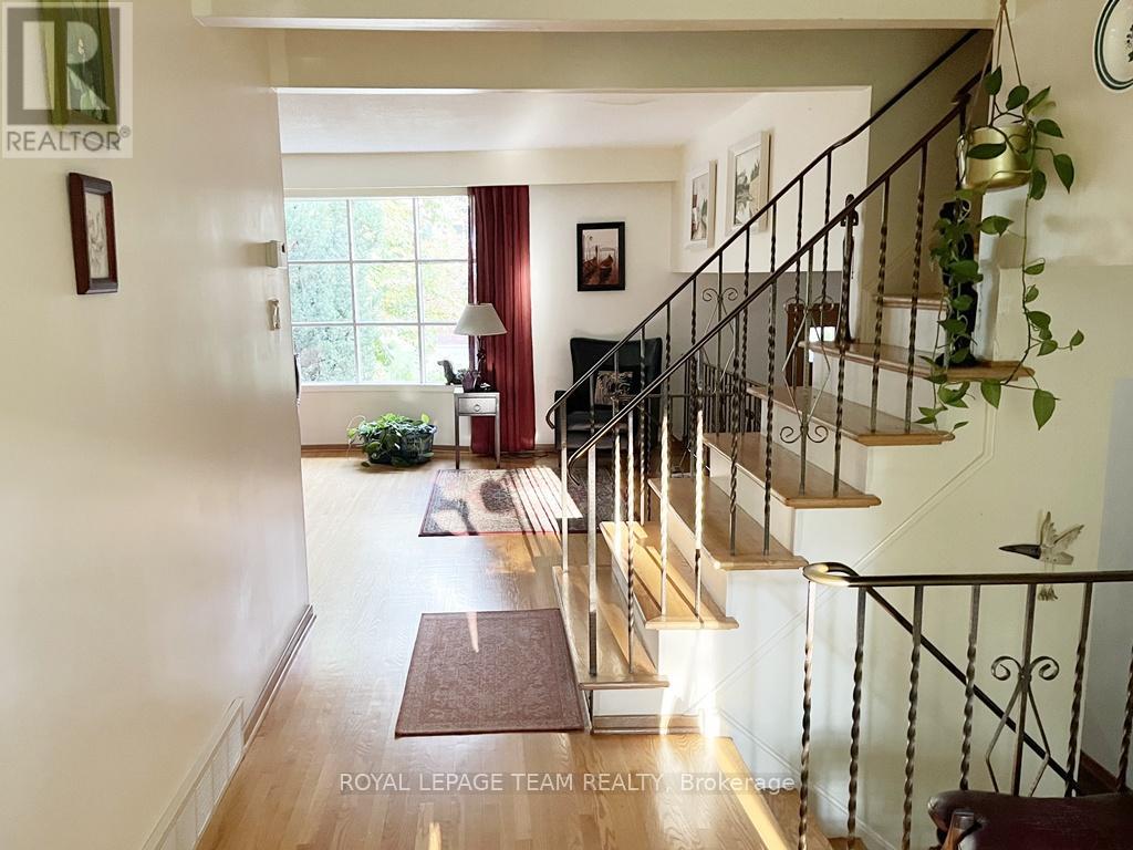 18 Diceman Crescent, Ottawa, Ontario  K1B 3Y3 - Photo 17 - X12421197