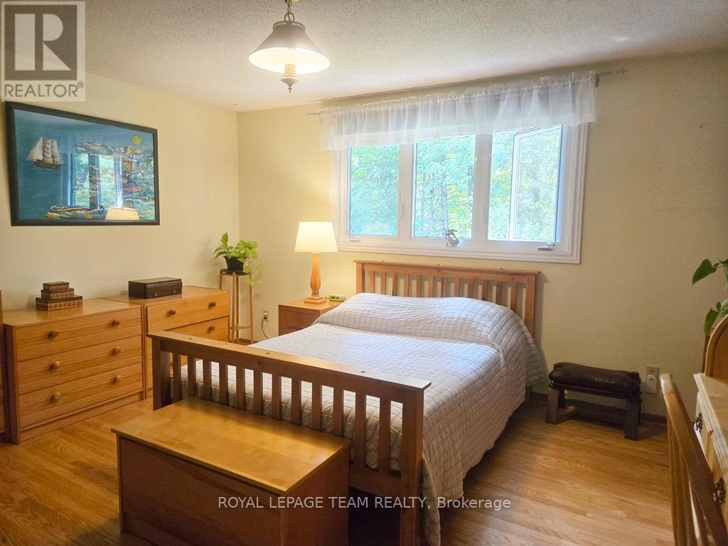 18 Diceman Crescent, Ottawa, Ontario  K1B 3Y3 - Photo 18 - X12421197