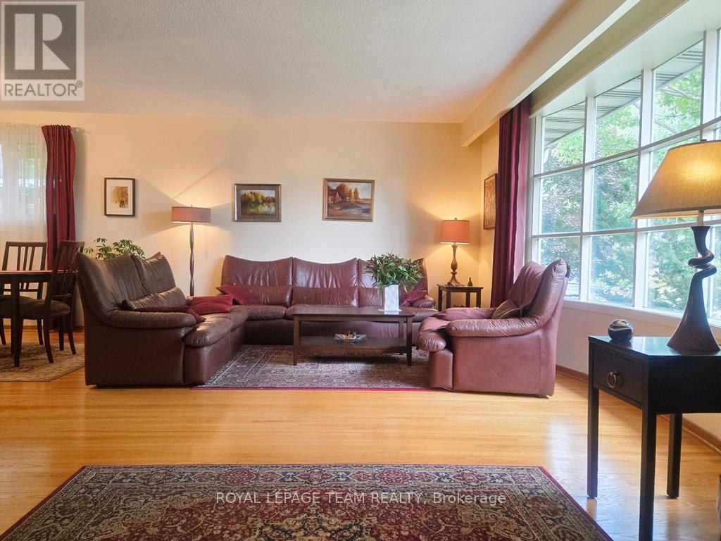 18 Diceman Crescent, Ottawa, Ontario  K1B 3Y3 - Photo 5 - X12421197