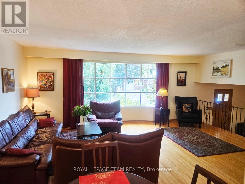 18 Diceman Crescent, Ottawa, Ontario  K1B 3Y3 - Photo 6 - X12421197