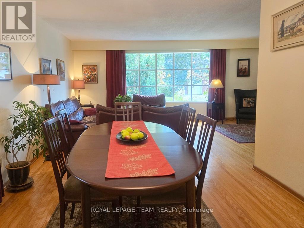 18 Diceman Crescent, Ottawa, Ontario  K1B 3Y3 - Photo 8 - X12421197