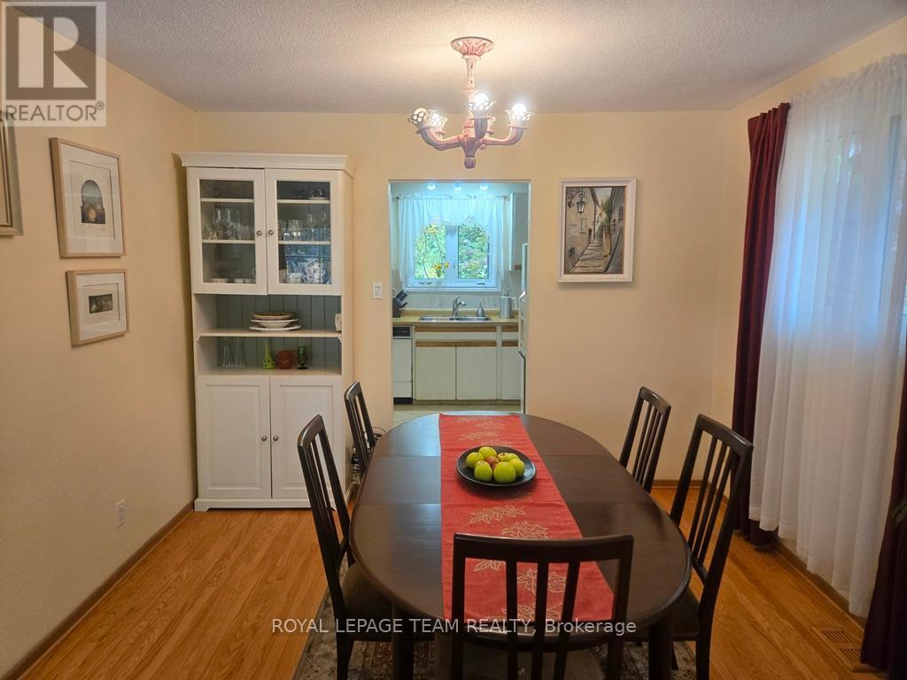 18 Diceman Crescent, Ottawa, Ontario  K1B 3Y3 - Photo 9 - X12421197