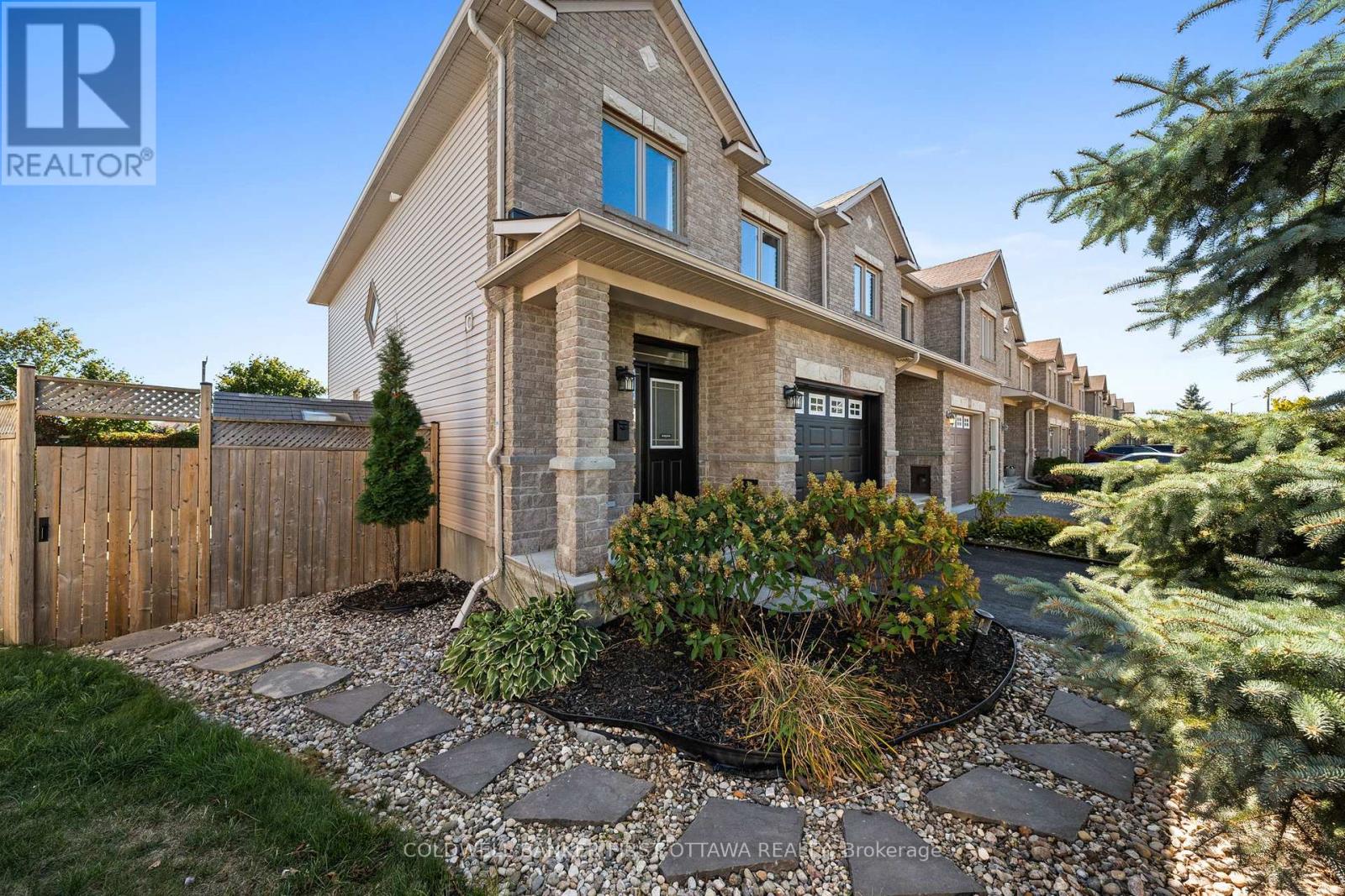 638 Pepperville Crescent, Ottawa, Ontario  K2M 0E8 - Photo 2 - X12421204