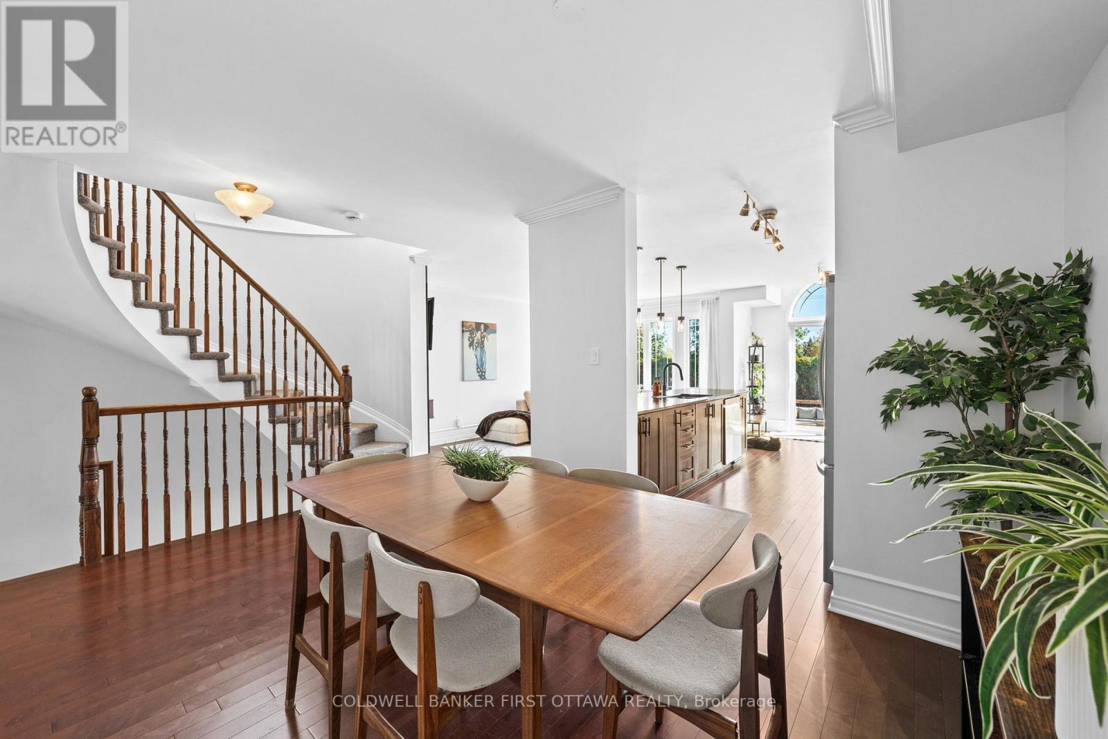 638 Pepperville Crescent, Ottawa, Ontario  K2M 0E8 - Photo 6 - X12421204