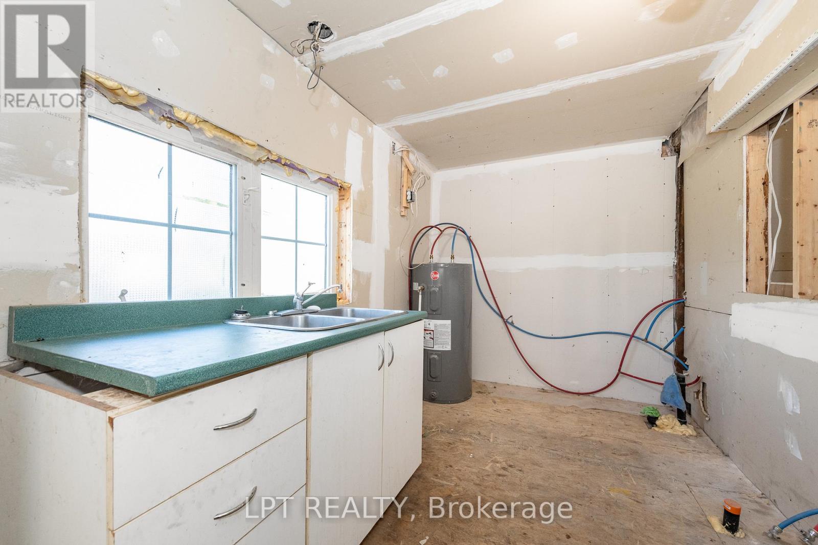 7 Broadway Street, North Grenville, Ontario  K0G 1J0 - Photo 10 - X12421208