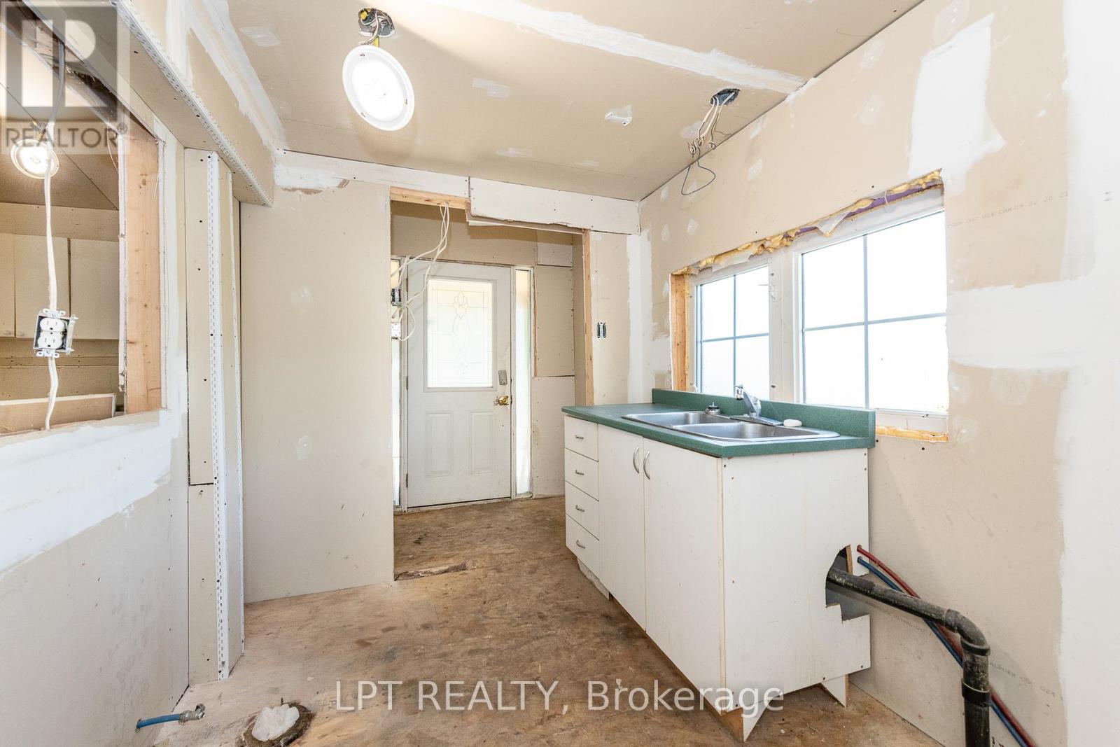 7 Broadway Street, North Grenville, Ontario  K0G 1J0 - Photo 11 - X12421208