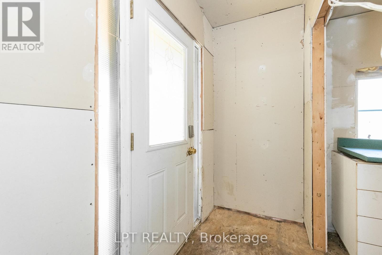 7 Broadway Street, North Grenville, Ontario  K0G 1J0 - Photo 9 - X12421208