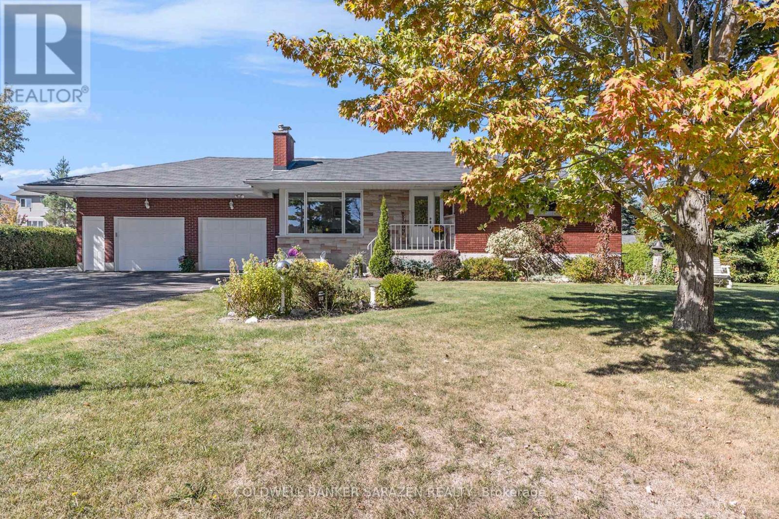 32 Wabalac Drive, Mcnab/braeside, Ontario  K7S 3G9 - Photo 6 - X12421213