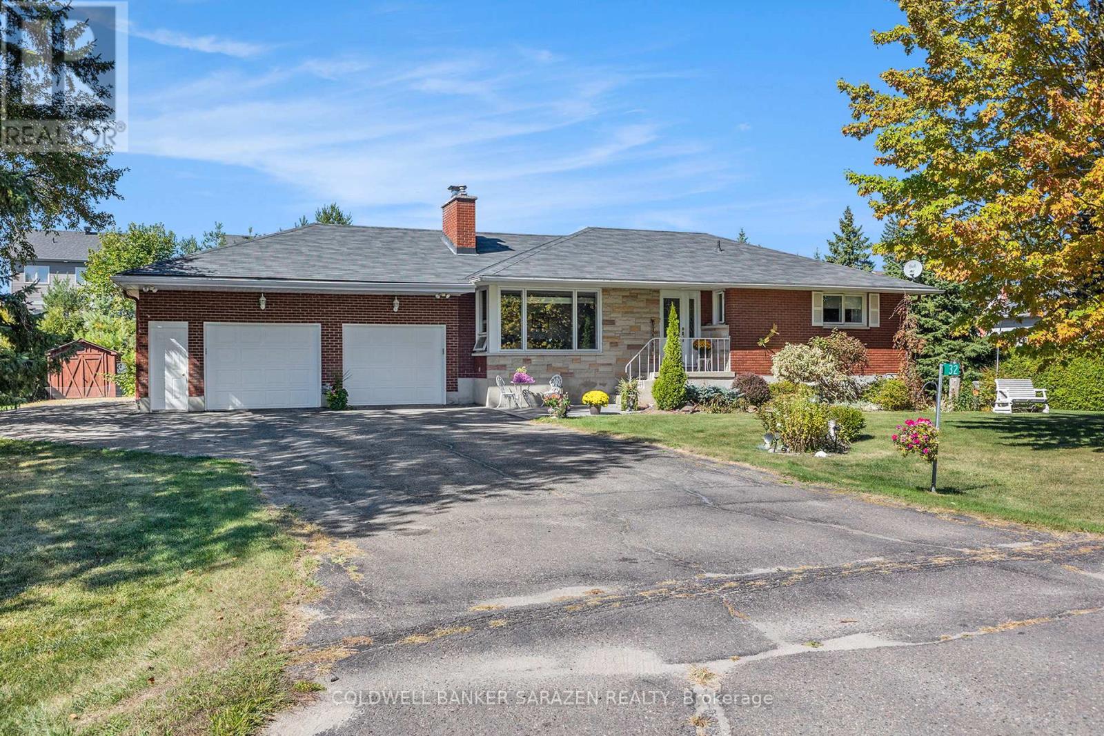 32 Wabalac Drive, Mcnab/braeside, Ontario  K7S 3G9 - Photo 7 - X12421213