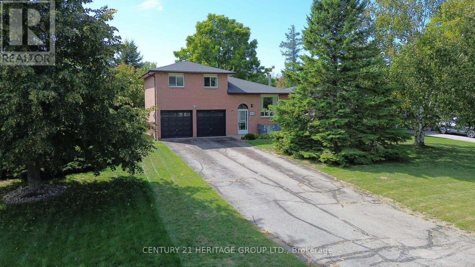 10 HAWKINS STREET, Georgina, Ontario