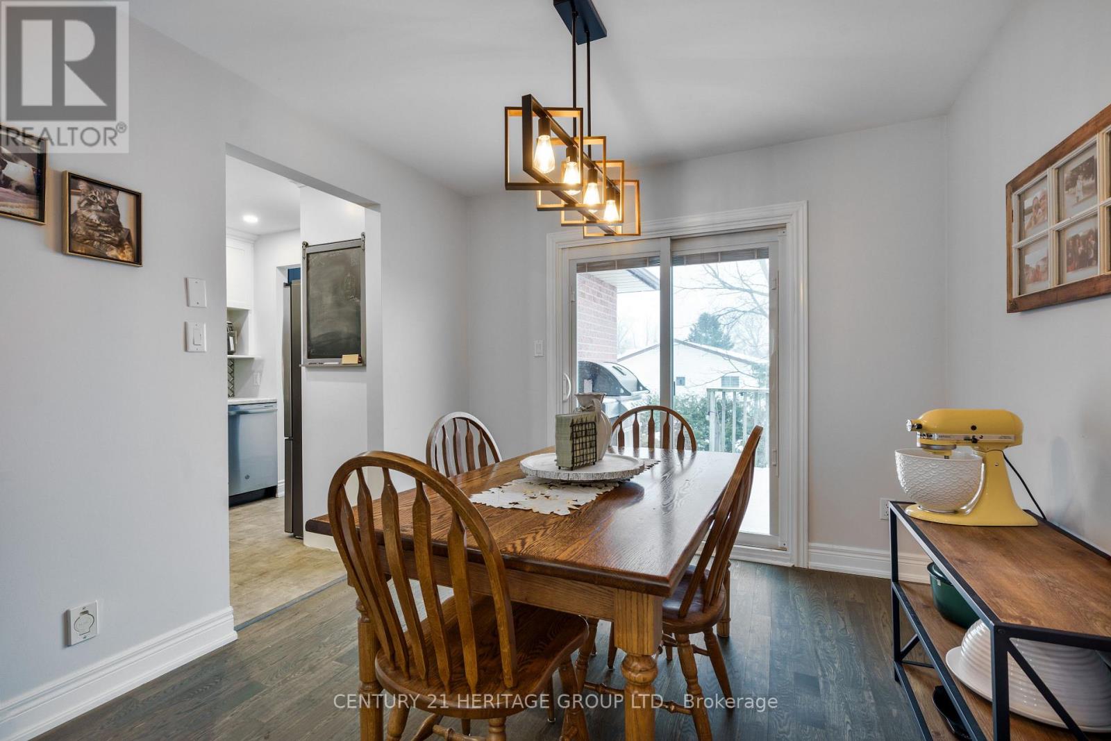 10 Hawkins Street, Georgina, Ontario  L0E 1R0 - Photo 12 - N12421095