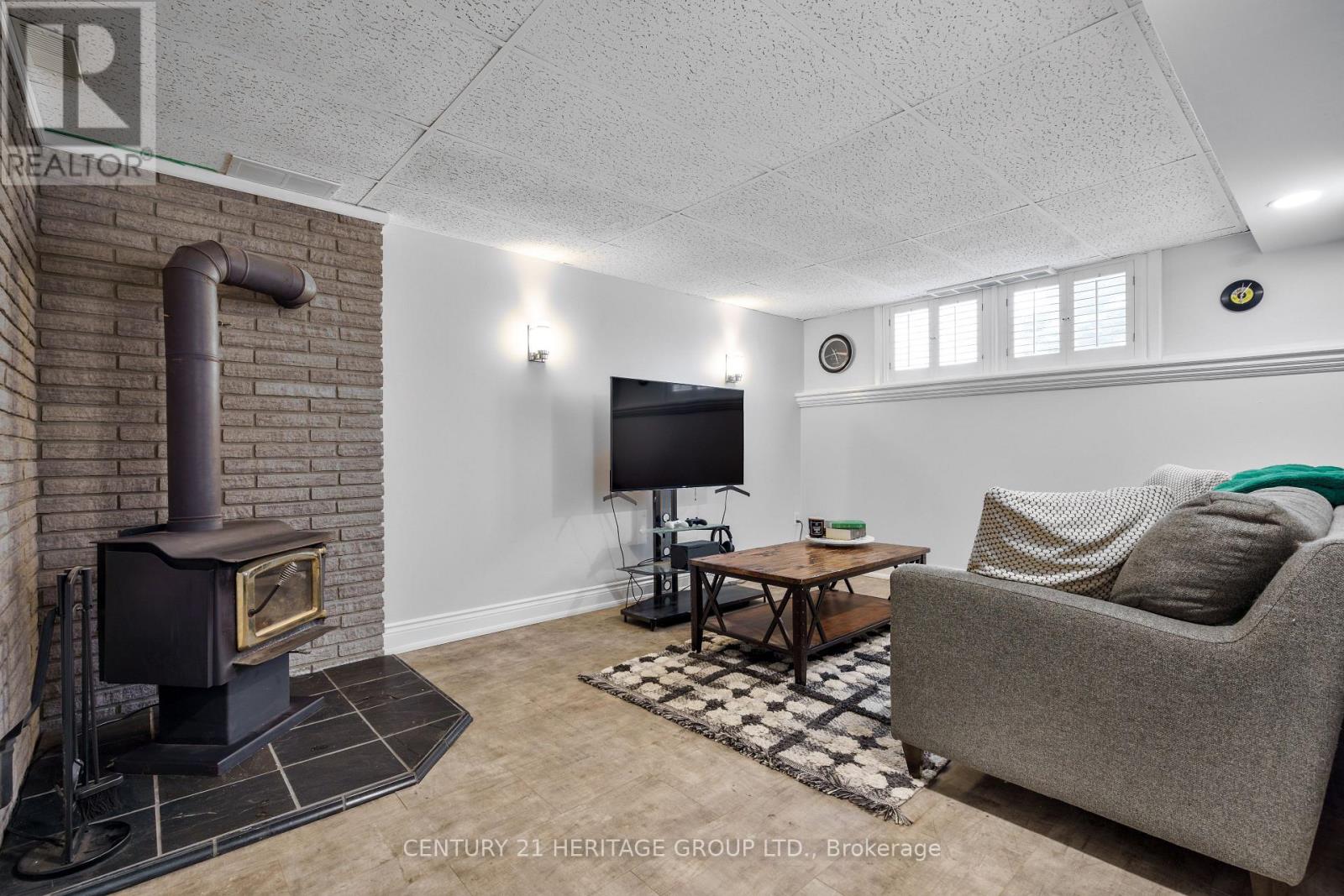 10 Hawkins Street, Georgina, Ontario  L0E 1R0 - Photo 25 - N12421095