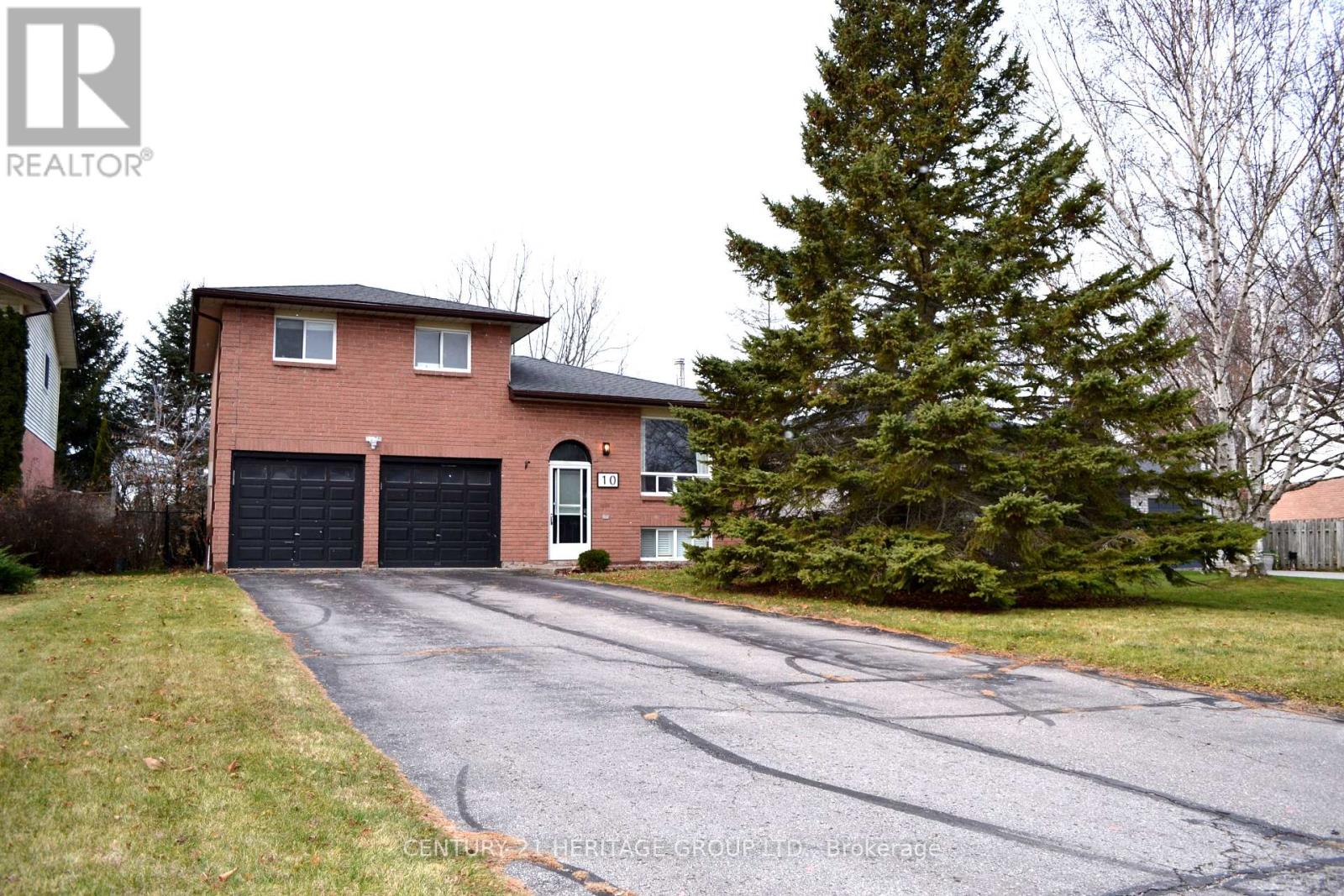 10 Hawkins Street, Georgina, Ontario  L0E 1R0 - Photo 4 - N12421095