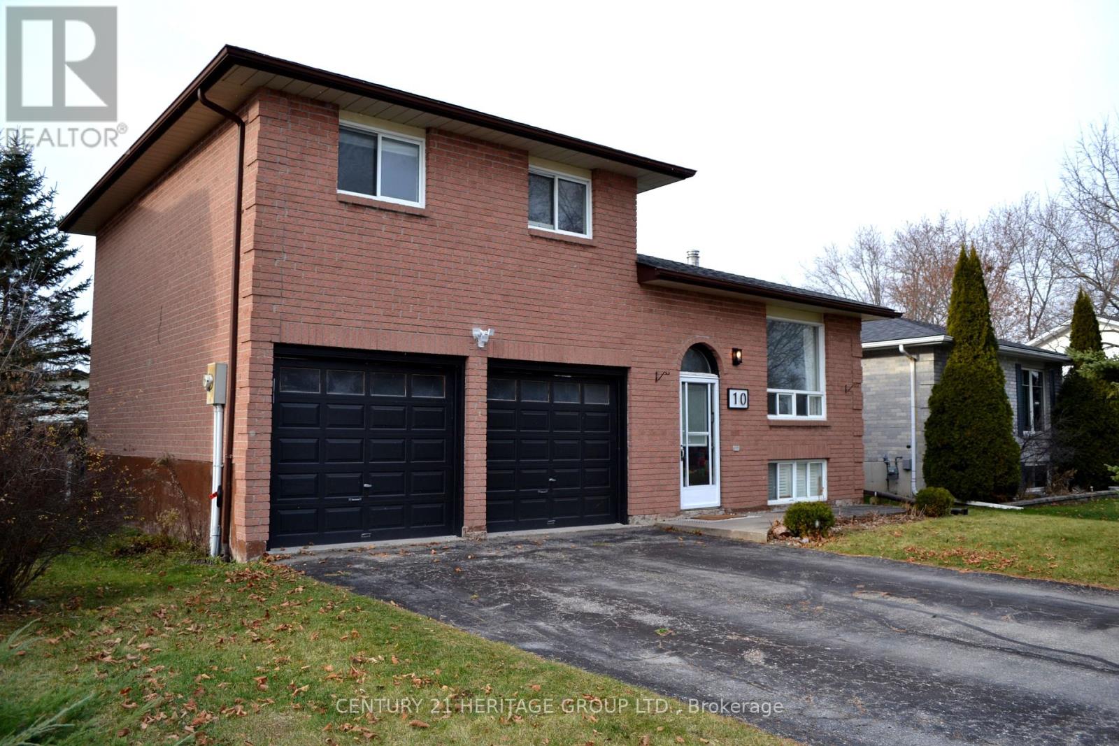 10 Hawkins Street, Georgina, Ontario  L0E 1R0 - Photo 5 - N12421095