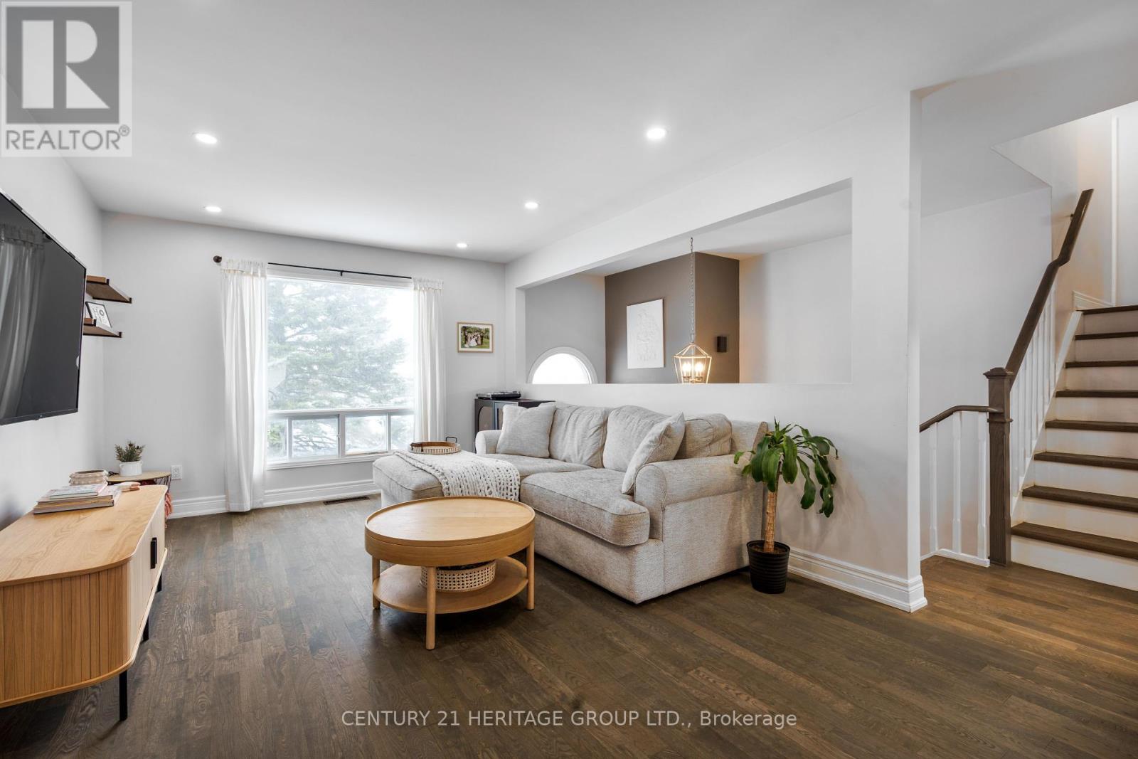10 Hawkins Street, Georgina, Ontario  L0E 1R0 - Photo 8 - N12421095