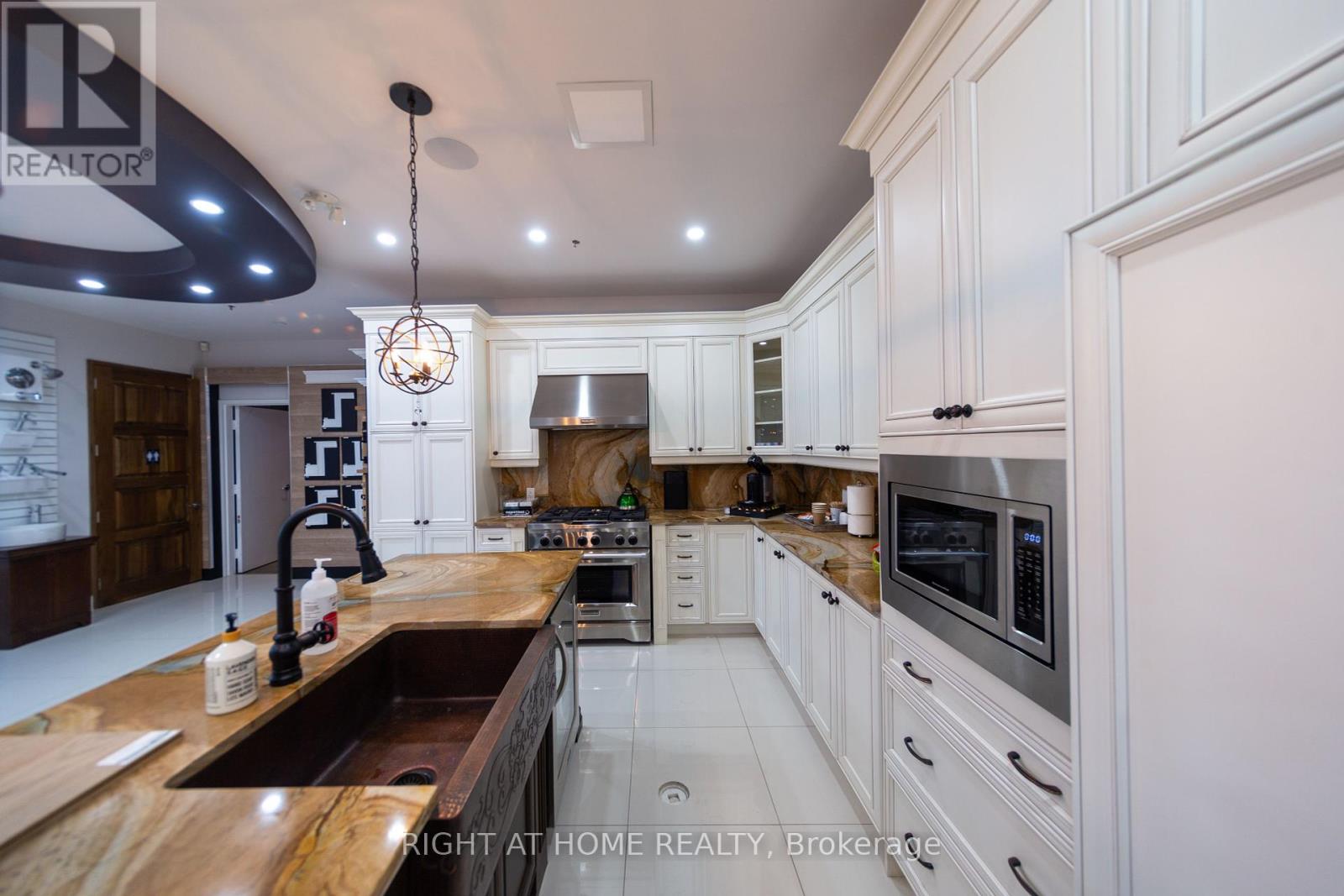 14 - 636 Edward Avenue, Richmond Hill, Ontario  L4C 0V4 - Photo 7 - N12421150