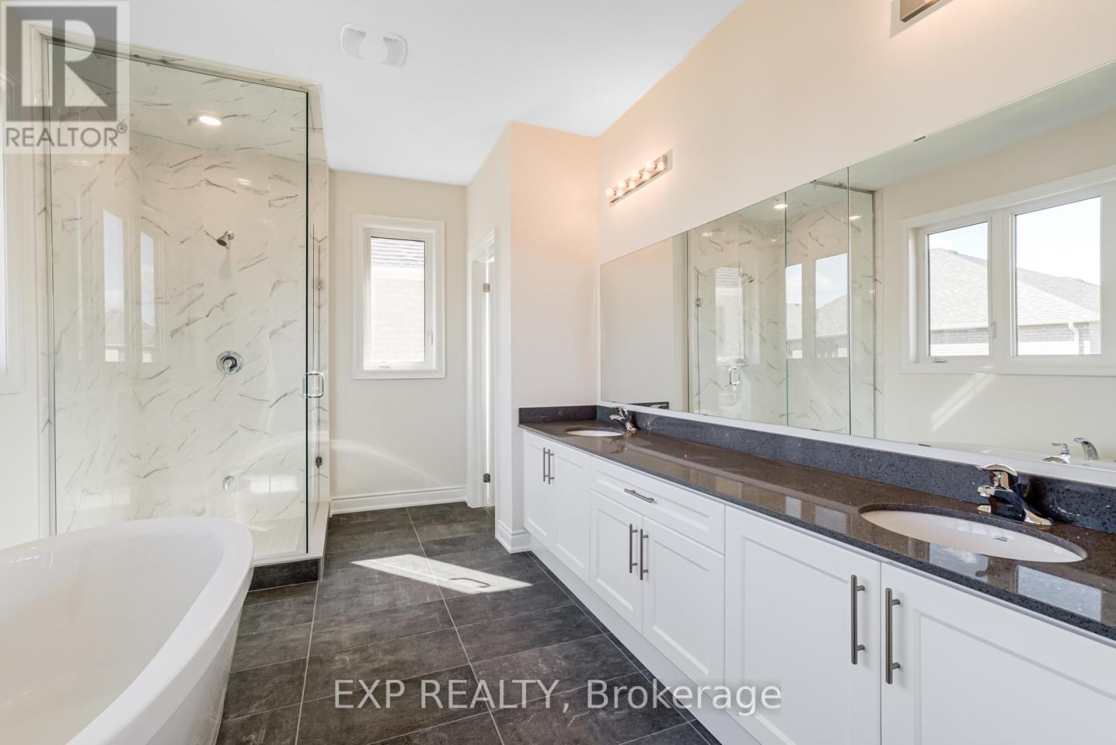 40 Joiner Circle, Whitchurch-Stouffville (Ballantrae), Ontario  L4A 7X4 - Photo 22 - N12421162