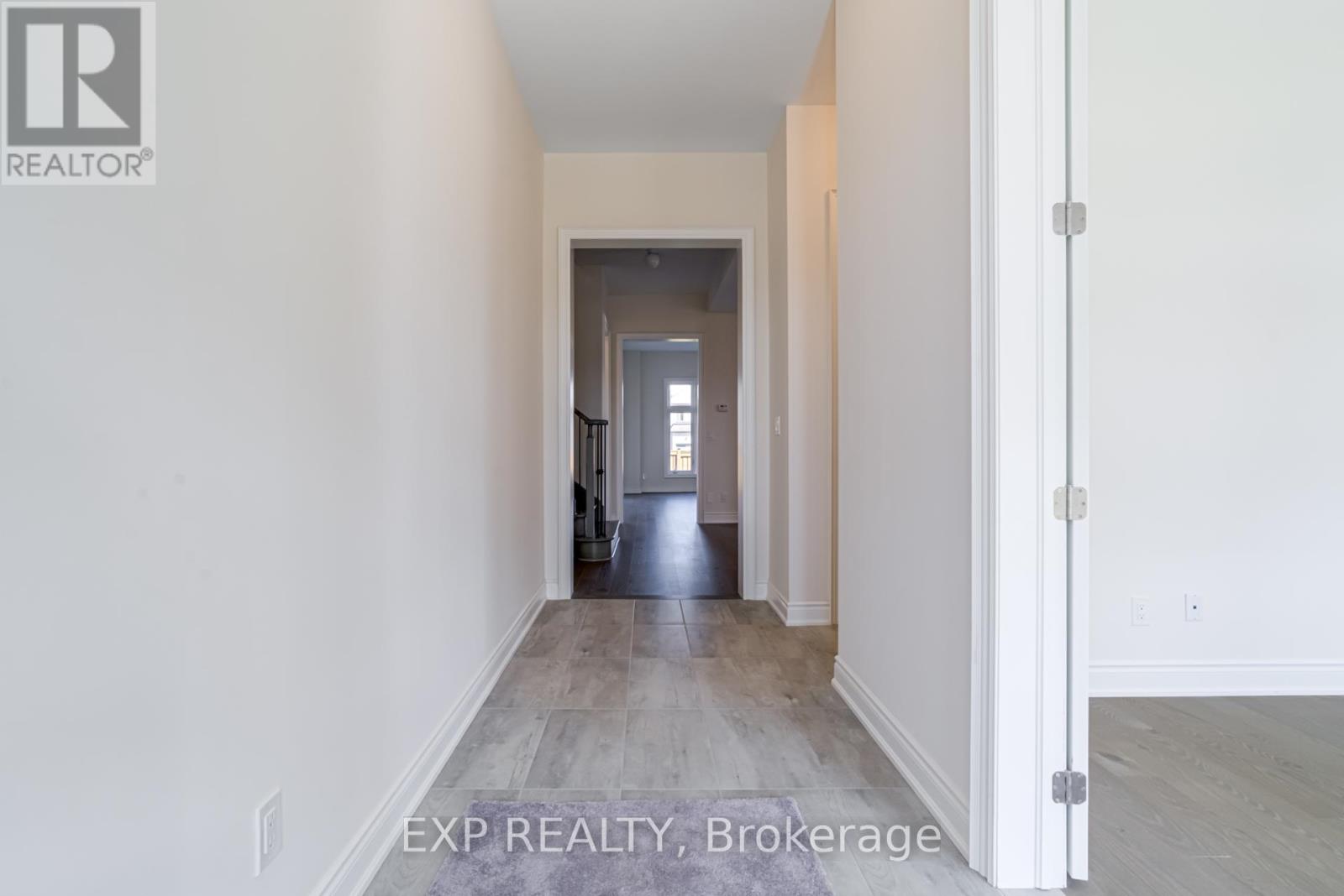 40 Joiner Circle, Whitchurch-Stouffville (Ballantrae), Ontario  L4A 7X4 - Photo 6 - N12421162