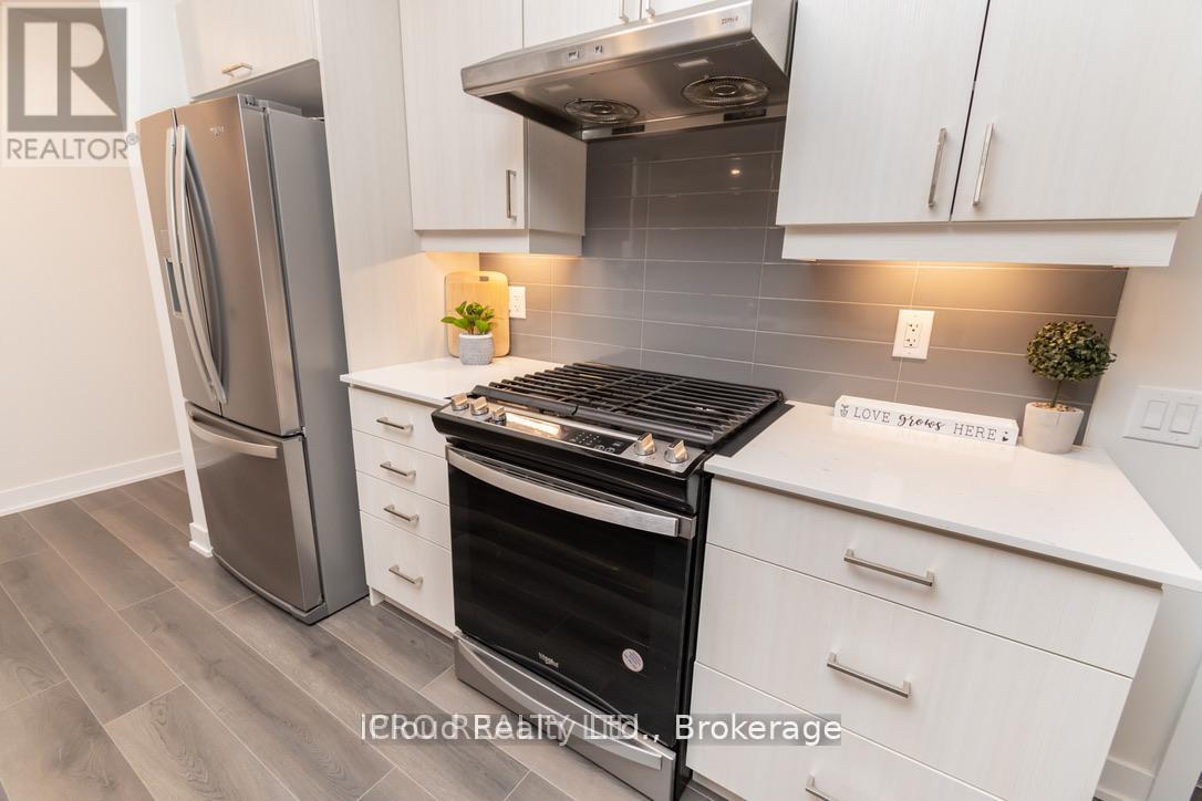 401 - 4 Spice Way, Barrie, Ontario  L9J 0M2 - Photo 12 - S12372145