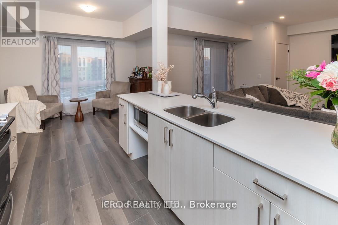 401 - 4 Spice Way, Barrie, Ontario  L9J 0M2 - Photo 11 - S12372145