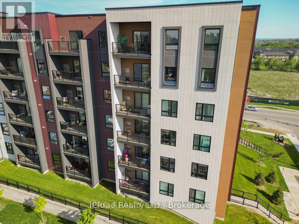 401 - 4 Spice Way, Barrie, Ontario  L9J 0M2 - Photo 4 - S12372145