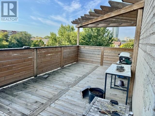 305 - 87 Wade Avenue, Toronto, Ontario  M6H 1P5 - Photo 4 - W12363060