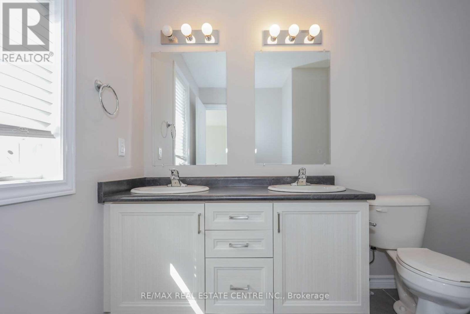 1890 Foxridge Crescent, London North, Ontario  N6G 0L7 - Photo 10 - X12417997