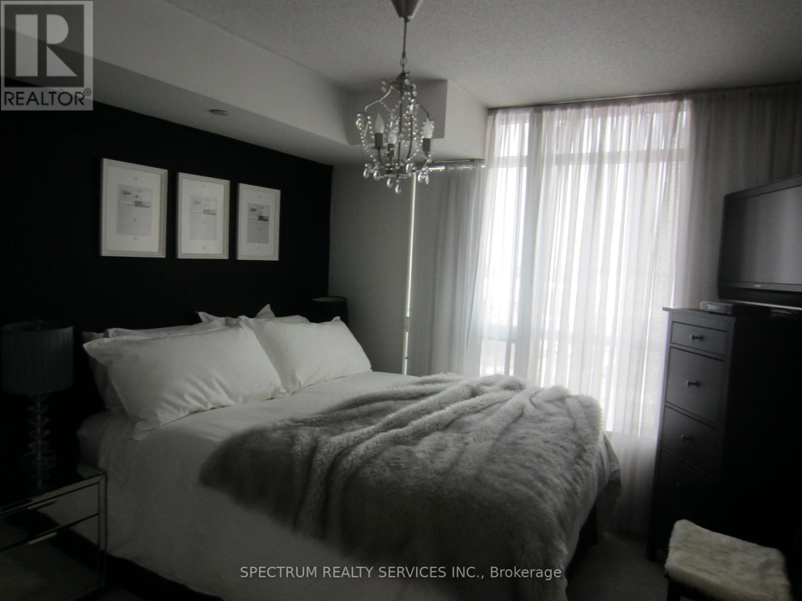 708 - 215 Sherway Gardens, Toronto, Ontario  M9C 0A4 - Photo 7 - W12420997
