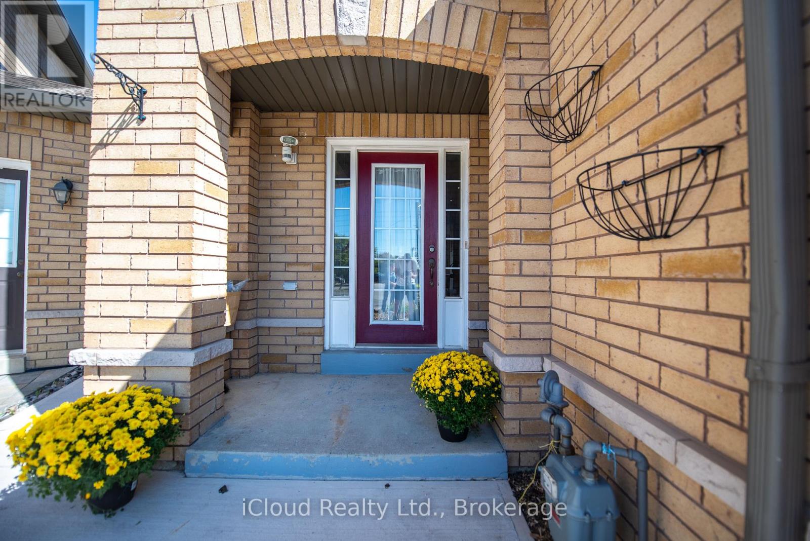 24 Aida Court, Caledon, Ontario  L7E 2G8 - Photo 2 - W12421013