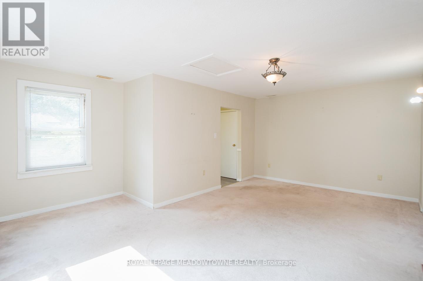 99 Commercial Street, Milton, Ontario  L9T 2J1 - Photo 11 - W12421021