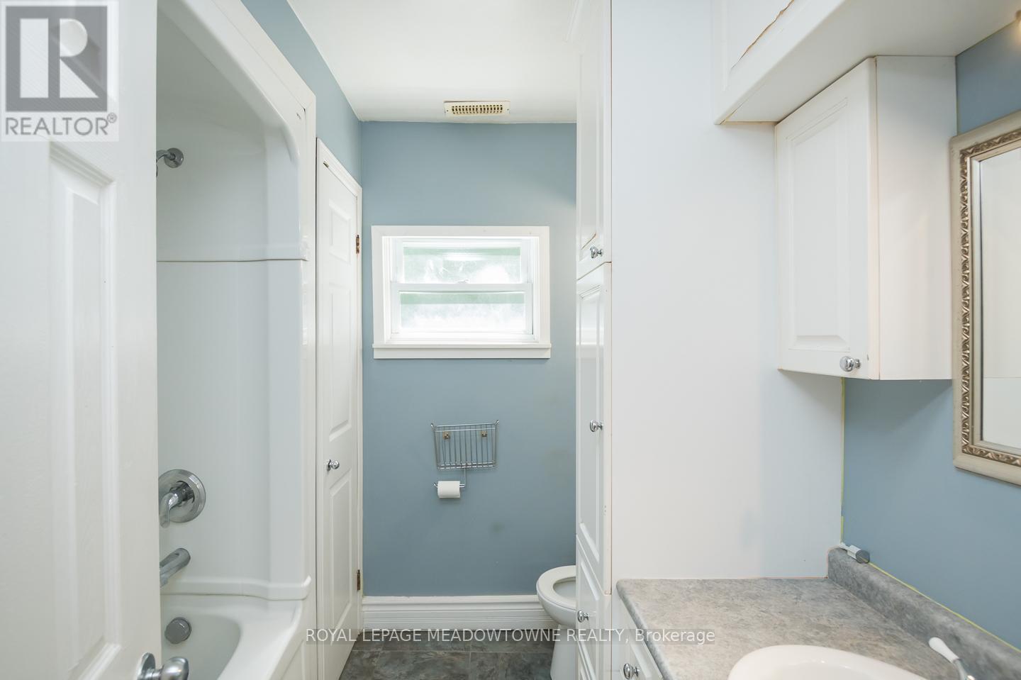 99 Commercial Street, Milton, Ontario  L9T 2J1 - Photo 23 - W12421021