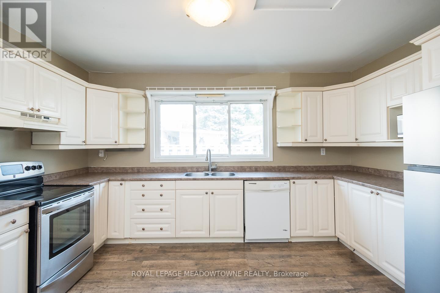 99 Commercial Street, Milton, Ontario  L9T 2J1 - Photo 6 - W12421021