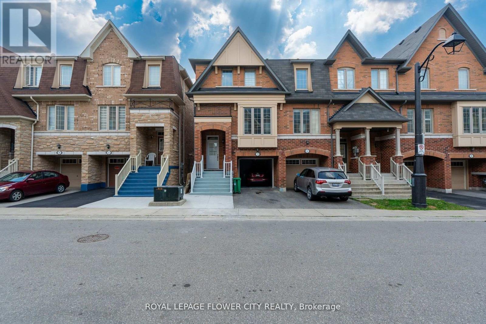 15 Sea Drifter Crescent, Brampton, Ontario  L6P 4A9 - Photo 2 - W12421024