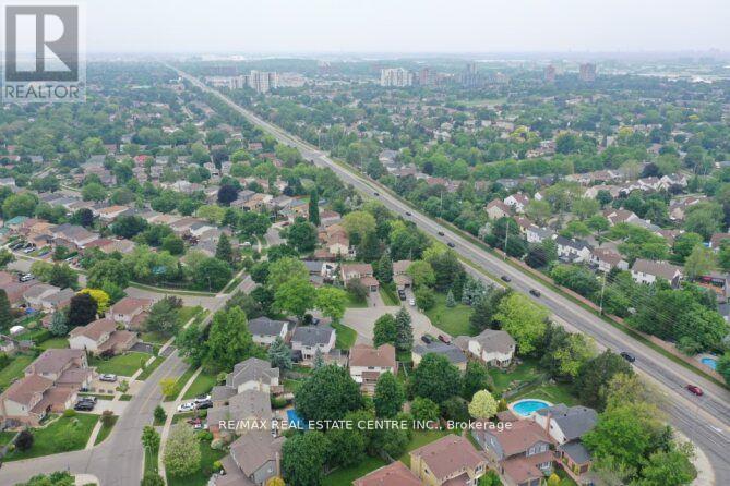 3018 Kilbride Court, Mississauga, Ontario  L5N 3C5 - Photo 38 - W12421030
