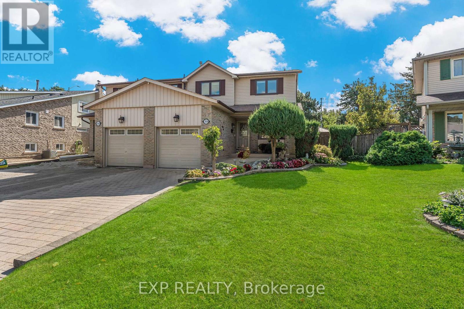 2930 Oslo Crescent, Mississauga, Ontario  L5N 1Z9 - Photo 2 - W12421049