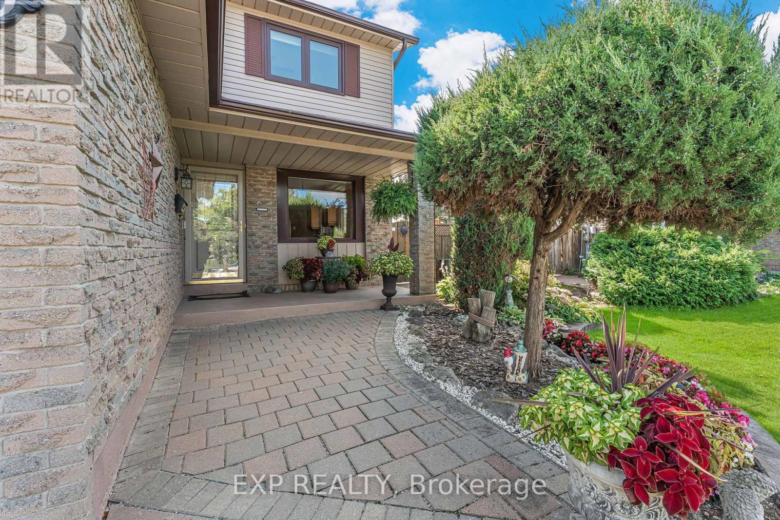 2930 Oslo Crescent, Mississauga, Ontario  L5N 1Z9 - Photo 4 - W12421049