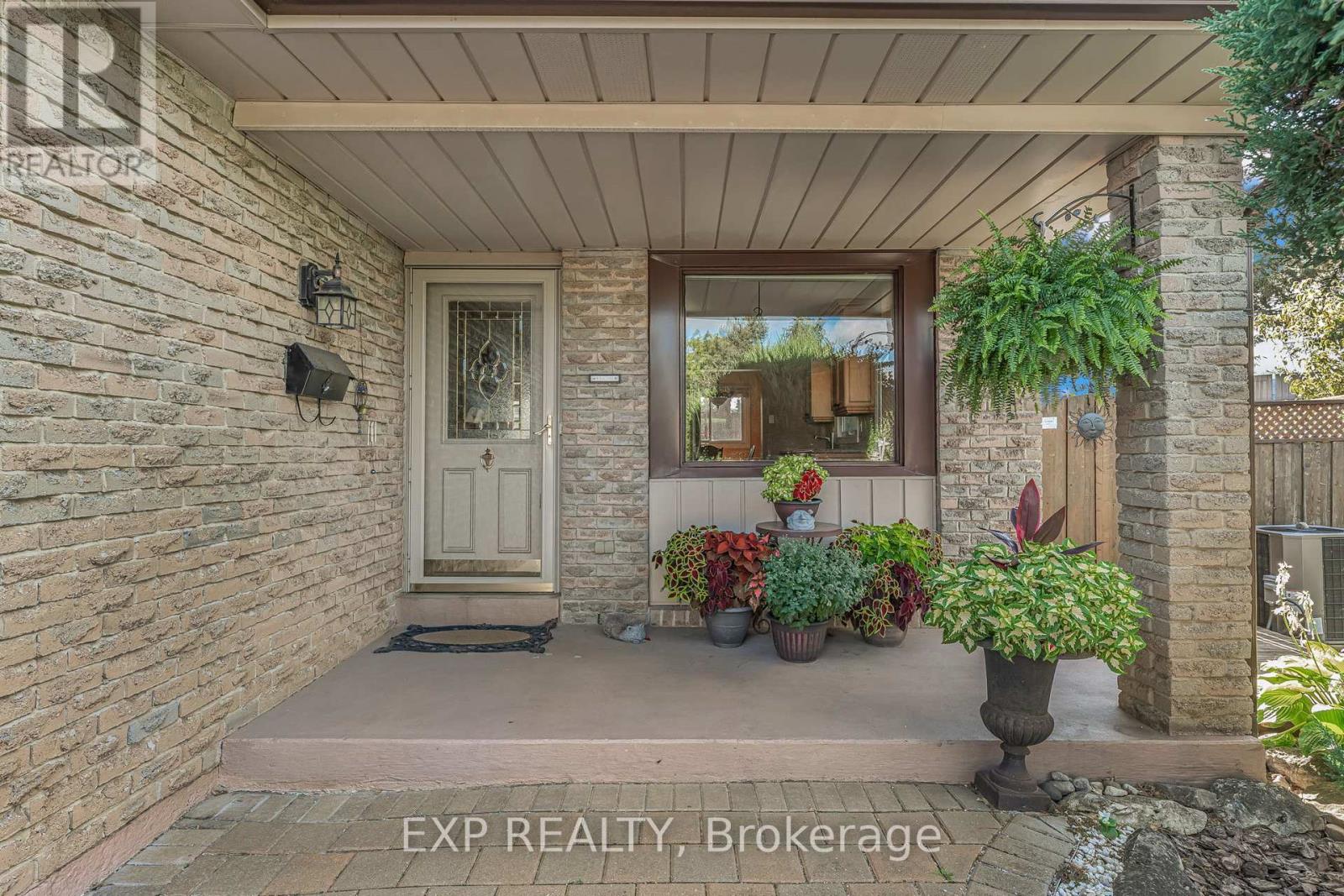 2930 Oslo Crescent, Mississauga, Ontario  L5N 1Z9 - Photo 5 - W12421049
