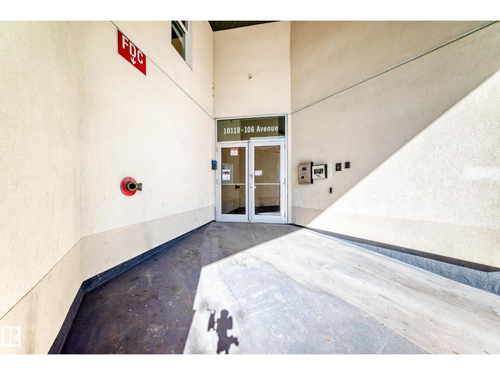 #104 10118 106 Av Nw, Edmonton, Alberta  T5H 0B8 - Photo 2 - E4459045