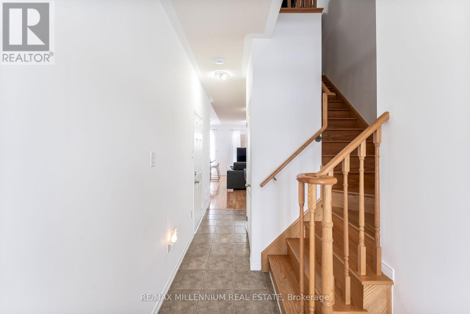 70 Sussexvale Drive, Brampton, Ontario  L6R 3R4 - Photo 4 - W12421078