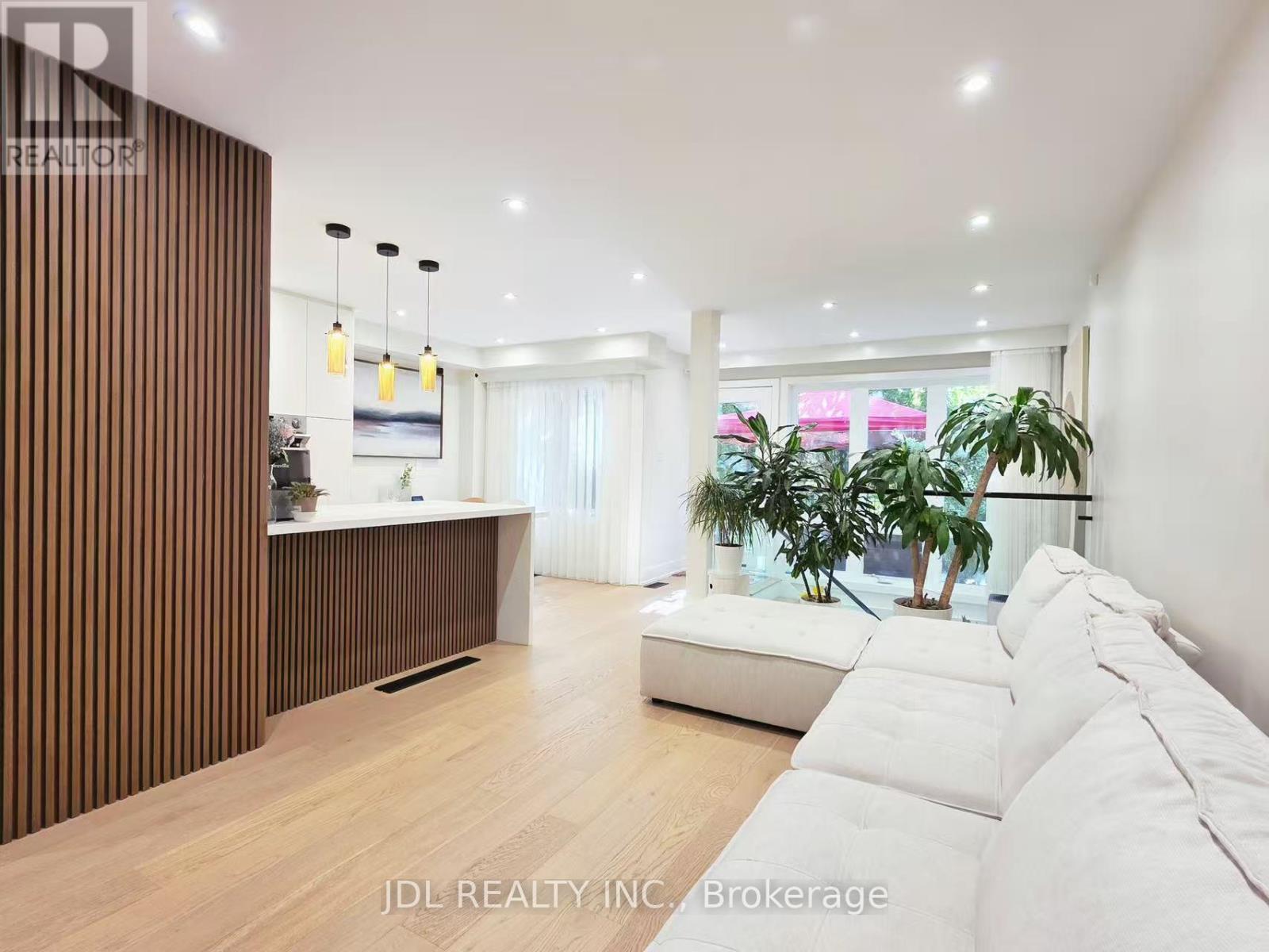 14B - 1084 QUEEN STREET W, Mississauga, Ontario