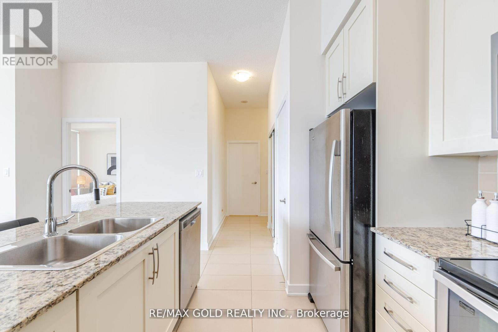 607 - 4070 Confederation Parkway, Mississauga, Ontario  L5B 0E9 - Photo 4 - W12421123