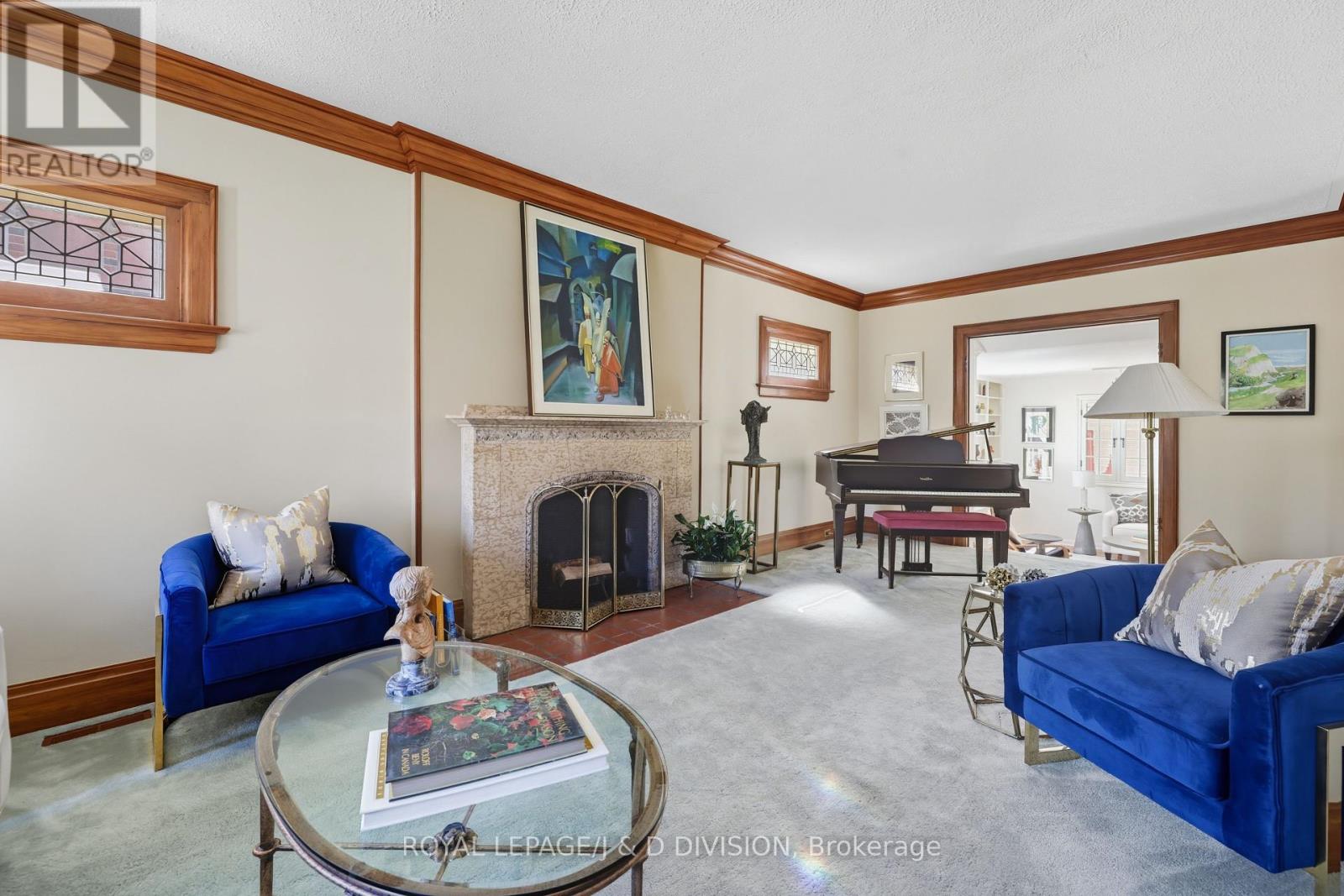 Property at 18 GRENADIER HEIGHTS image 3