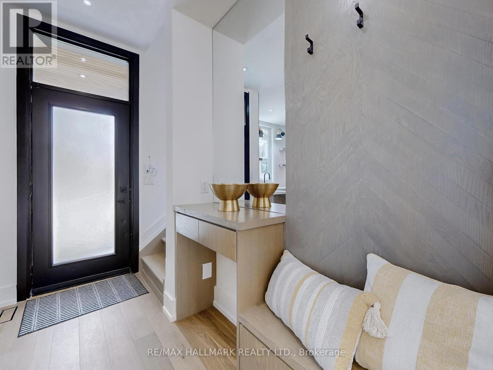 5 Wadsworth Boulevard, Toronto, Ontario  M9N 2G3 - Photo 2 - W12421133