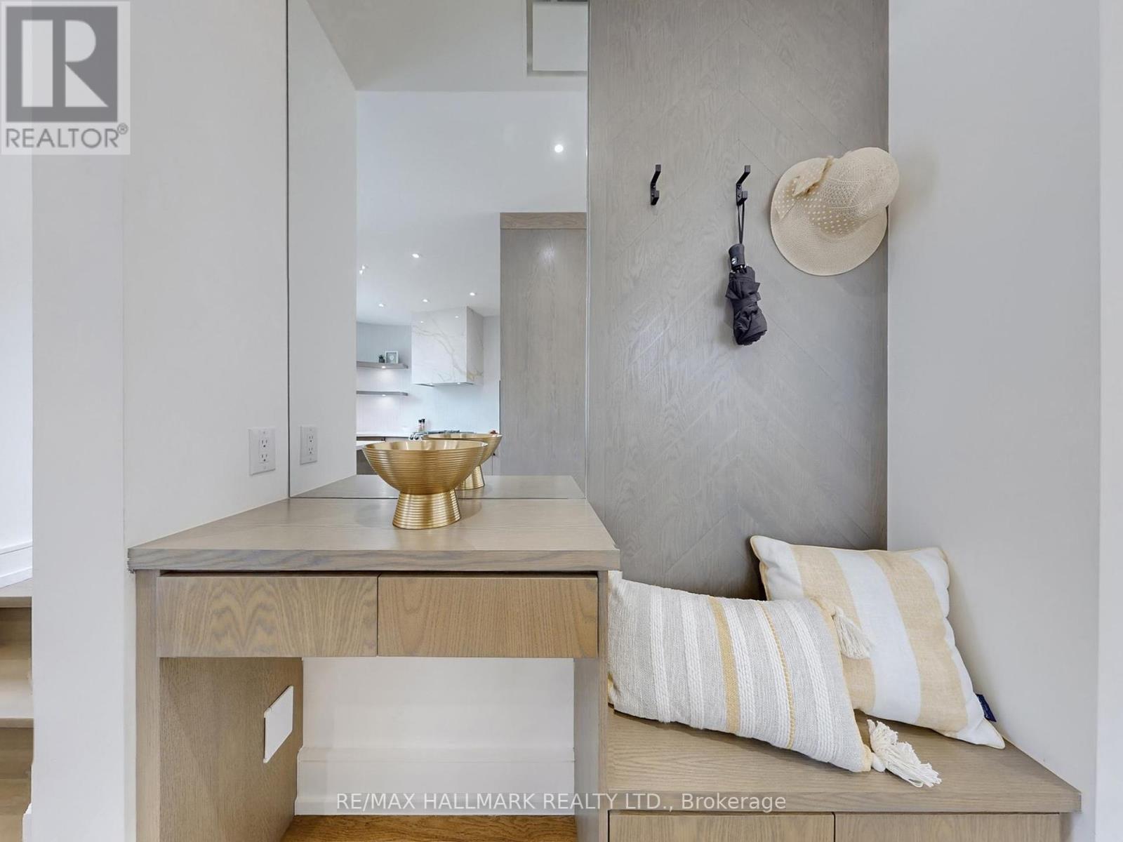 5 Wadsworth Boulevard, Toronto, Ontario  M9N 2G3 - Photo 3 - W12421133