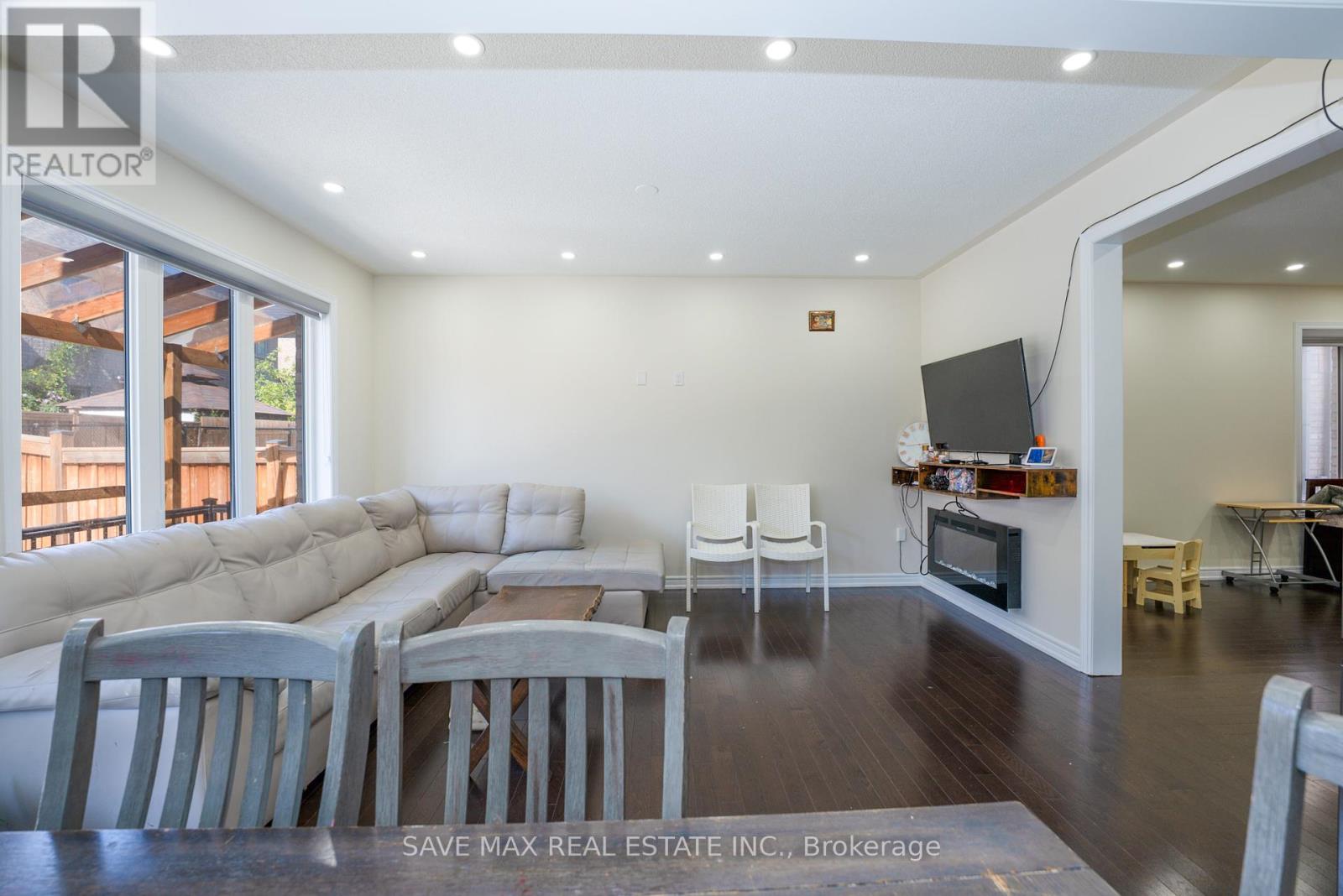 66 Geranium Crescent, Brampton, Ontario  L6Y 1N8 - Photo 10 - W12421137