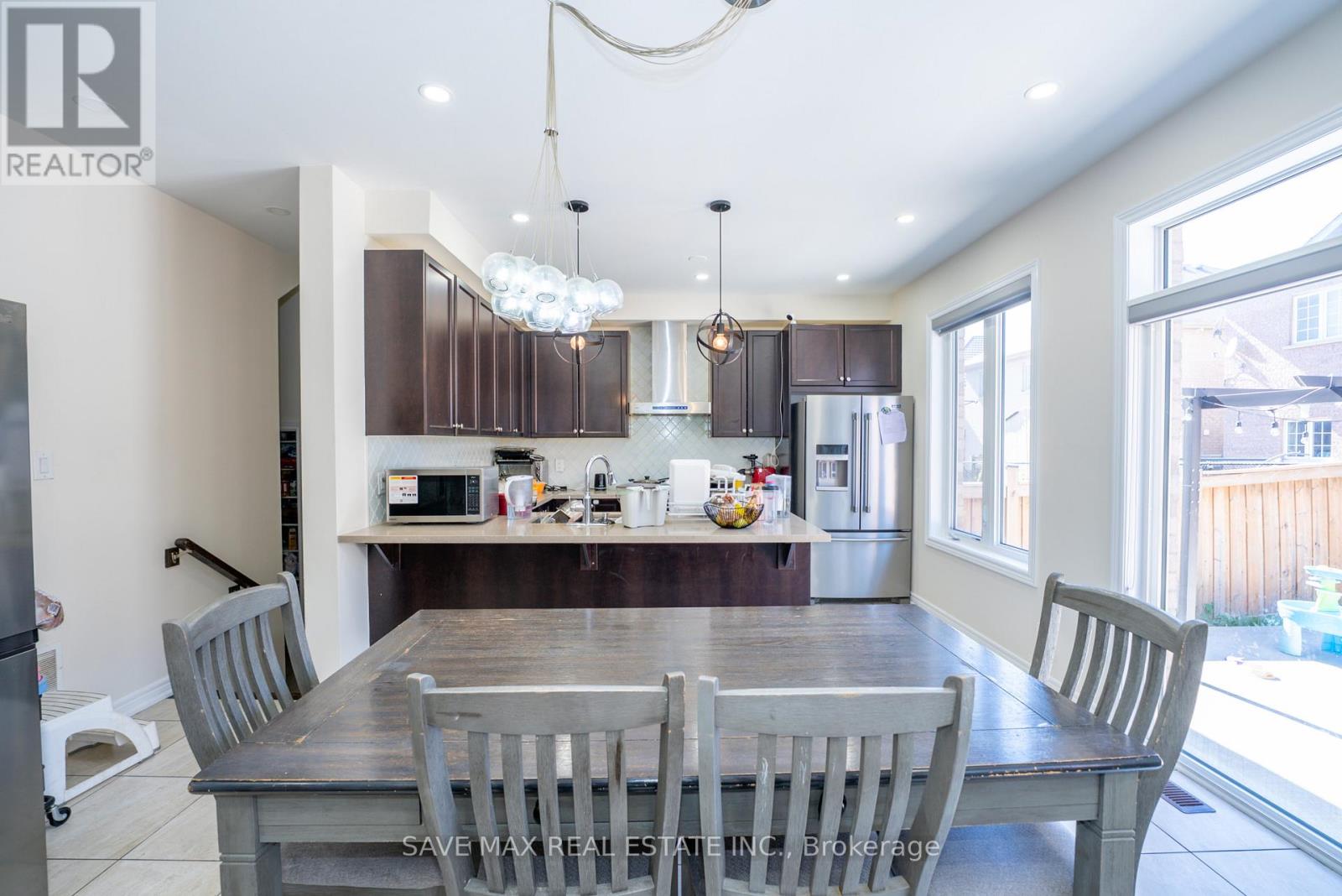 66 Geranium Crescent, Brampton, Ontario  L6Y 1N8 - Photo 11 - W12421137