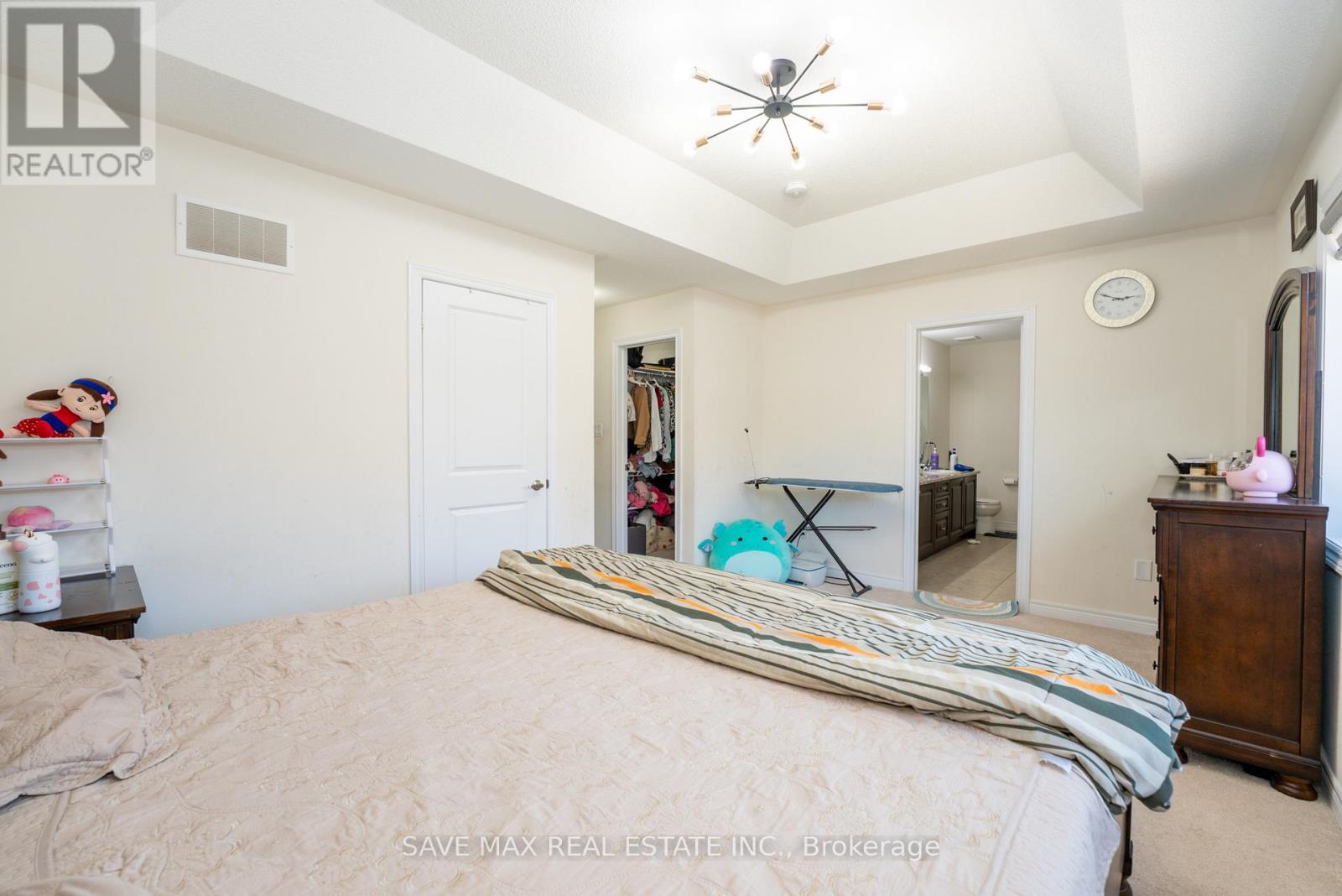 66 Geranium Crescent, Brampton, Ontario  L6Y 1N8 - Photo 16 - W12421137